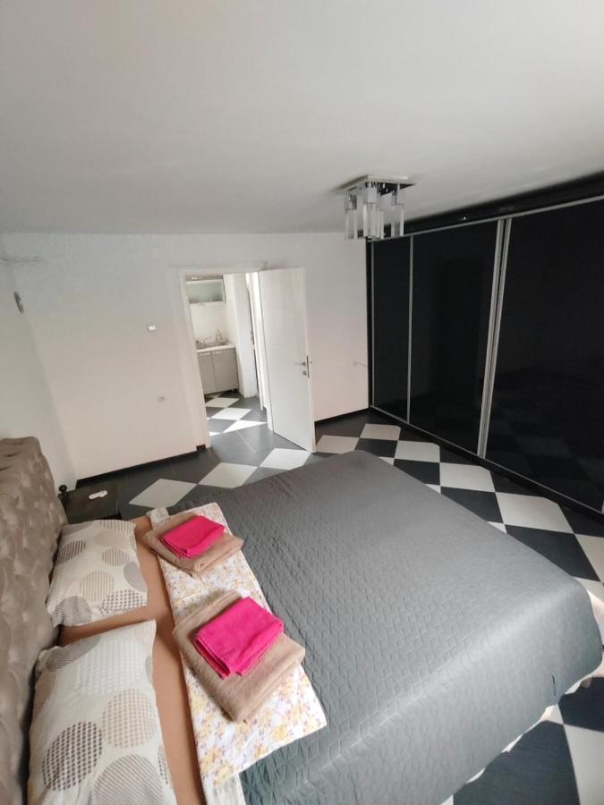 Downtown Apartment Ниш Экстерьер фото